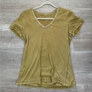 Universal Threads Green Vneck Tshirt